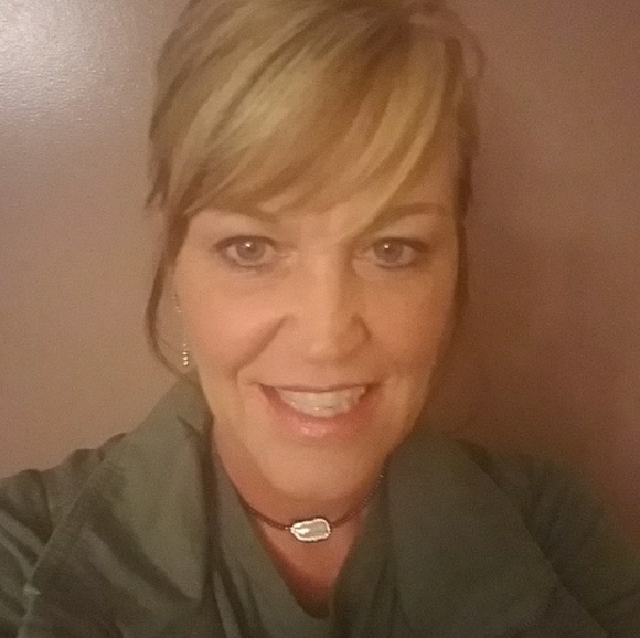 Meet your Posher, Krista - Picture 1 of 1